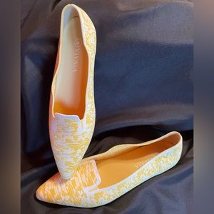 Beautiful for summer, women’s brand new yellow & white Vivaia shoes. Size EUR42